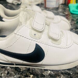 Nike White and Black Sneakers Athletic Style